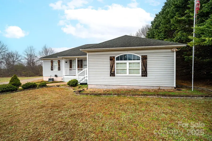 845 Meadow Hill Court, Lincolnton, NC 28092 - Image #2