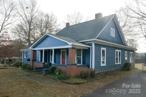 925 12th Avenue Nw, Hickory, NC 28601