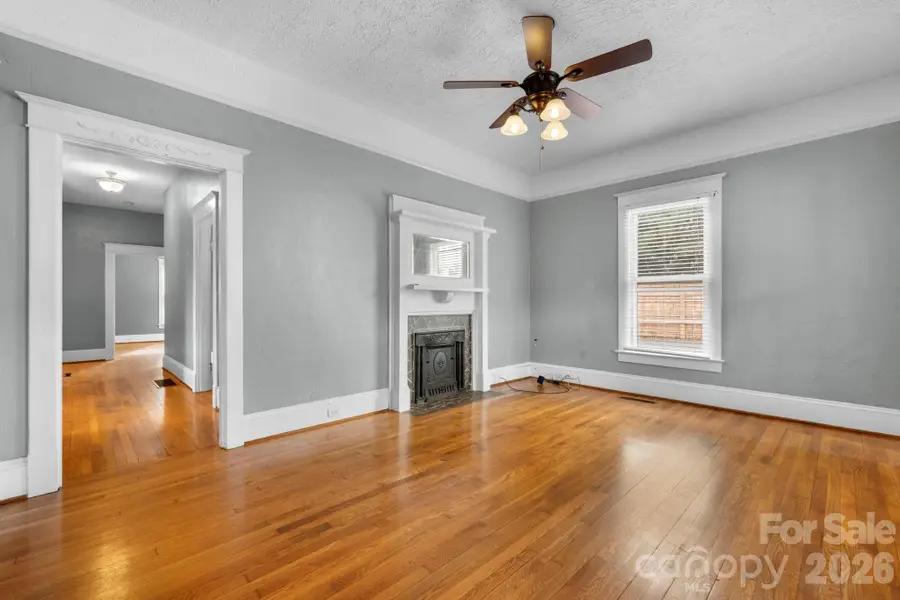 925 12th Avenue Nw, Hickory, NC 28601 - #2