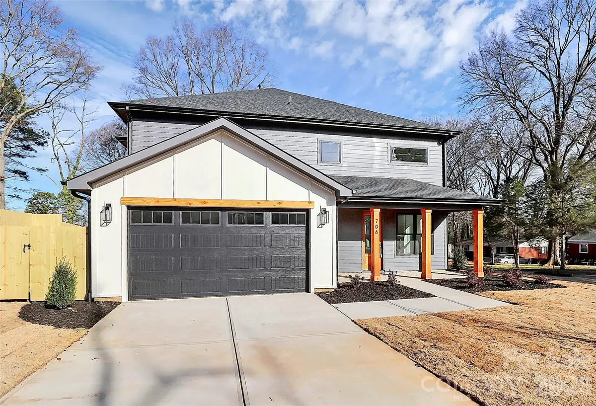 818 Yellowstone Drive, Charlotte, NC 28208 - Image #1