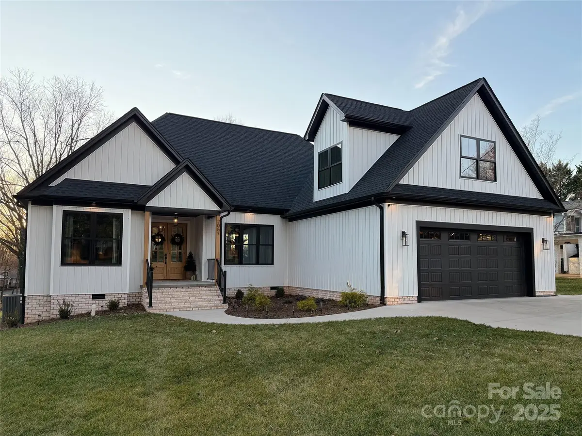 2057 13th Street Ne, Hickory, NC 28601 - Image #1