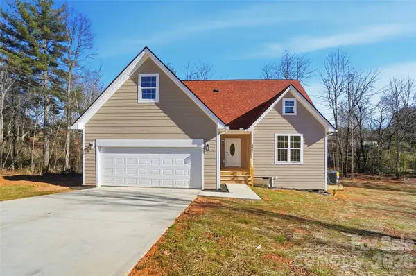 9067 Mccray Farms Drive, Hickory, NC 28601