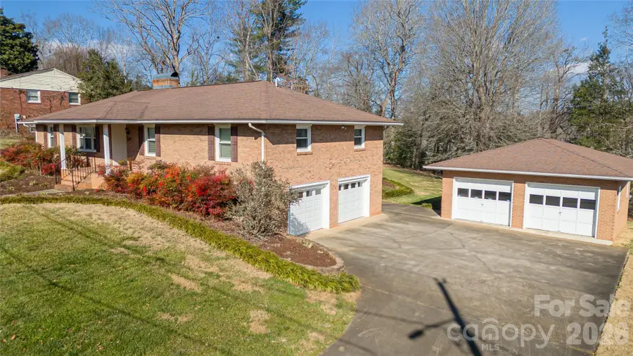 207 Woodlawn Drive, Morganton, NC 28655 - Image #3