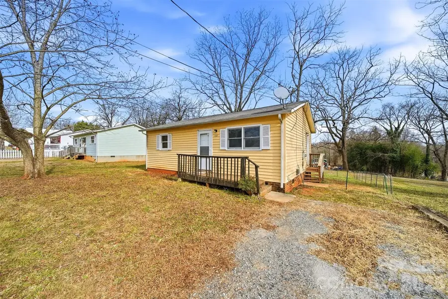 1107 N Davis Avenue, Newton, NC 28658 - Image #2