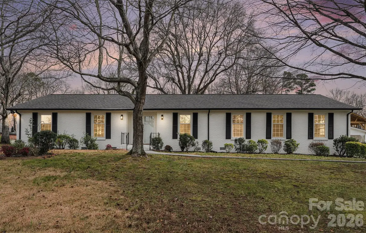 8616 Fallsdale Drive, Charlotte, NC 28214 - Image #1