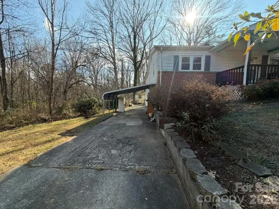 973 8th Avenue Nw, Hickory, NC 28601 - Image #3