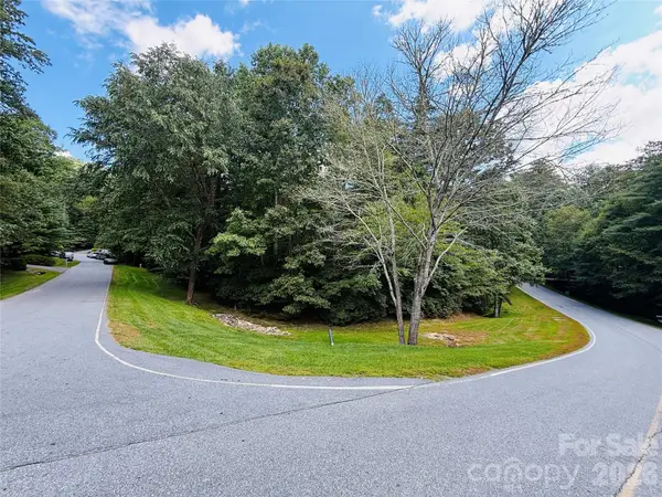 20 Prickly Briar Road, Hendersonville, NC 28739