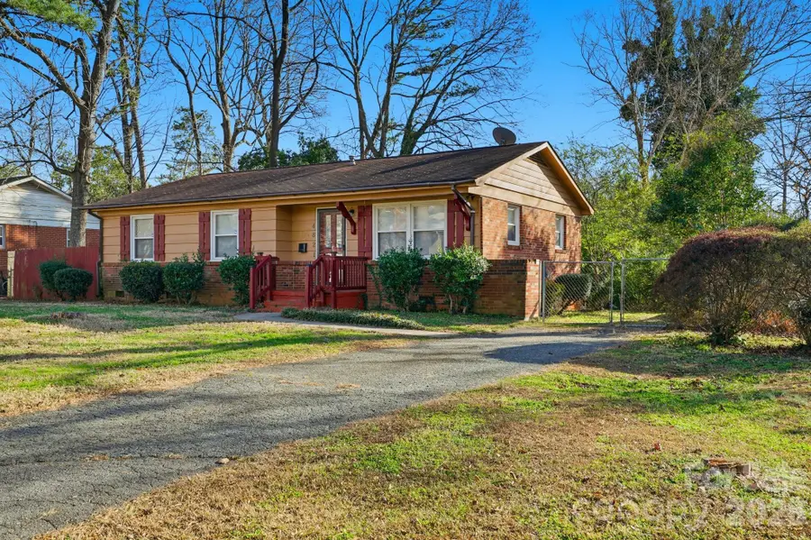 4821 Woodway Place, Charlotte, NC 28208 - Image #3