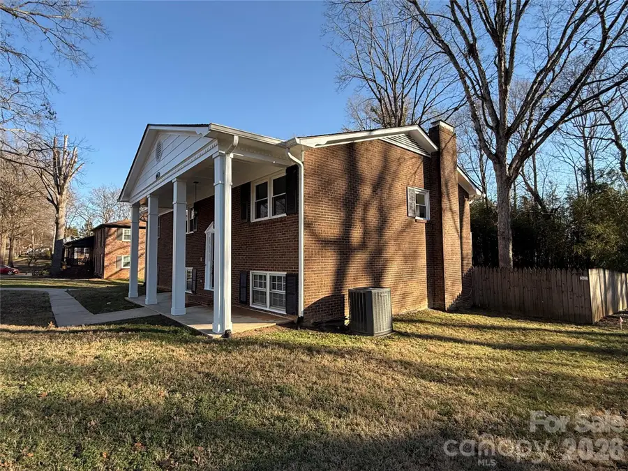 1230 18th Avenue Ne, Hickory, NC 28601 - Image #2