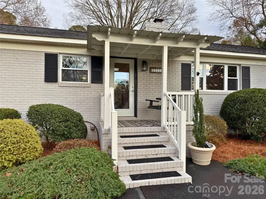 2333 Lakeview Circle, Matthews, NC 28105 - Image #2