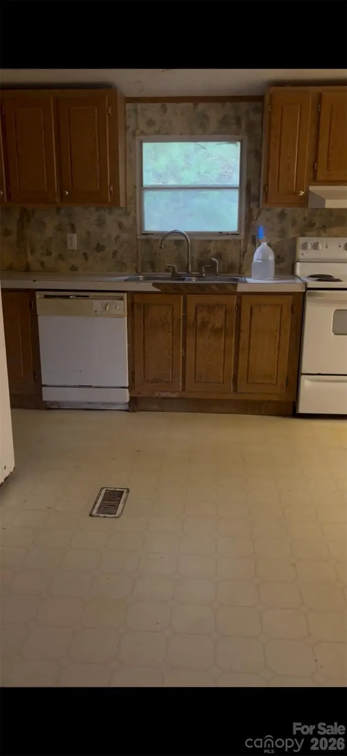 190 Pinewood Knoll Drive, Hendersonville, NC 28739 - #3