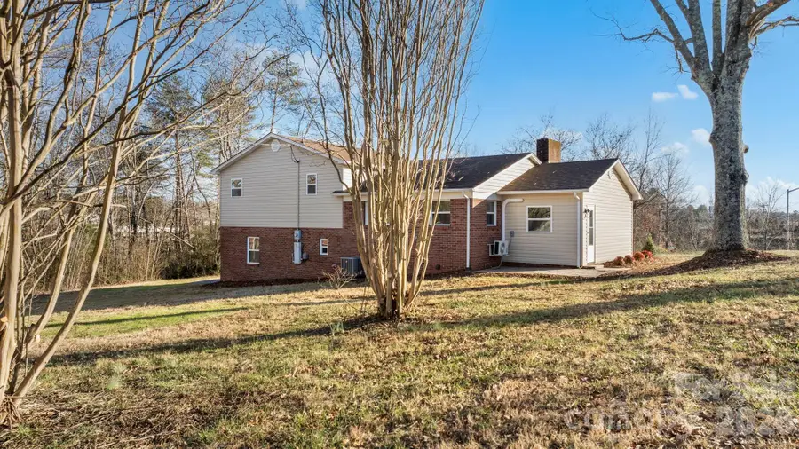 106 Royalwood Drive, Lenoir, NC 28645 - Image #3