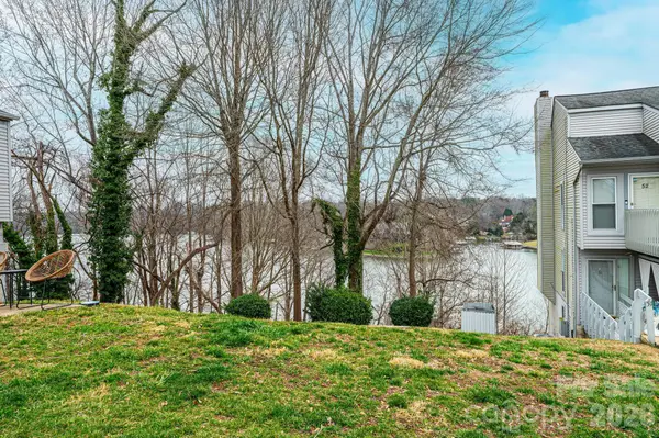 1050 21st Avenue Nw #60, Hickory, NC 28601