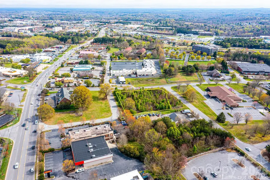 1043 11th Avenue Se, Hickory, NC 28602 - #2