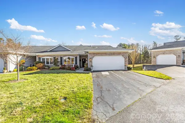 24 Country Meadows Lane, Hendersonville, NC 28792