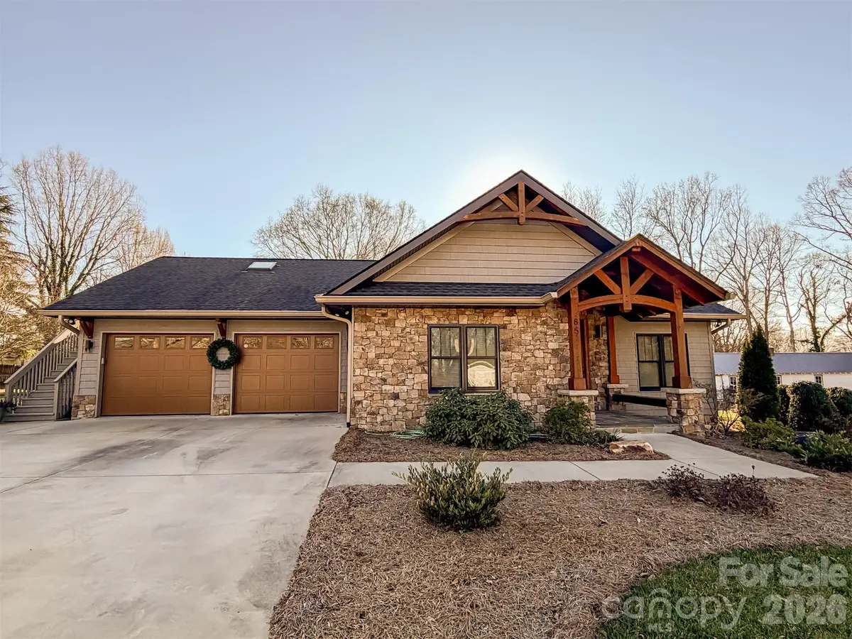 85 20th Avenue Nw, Hickory, NC 28601 - Image #1