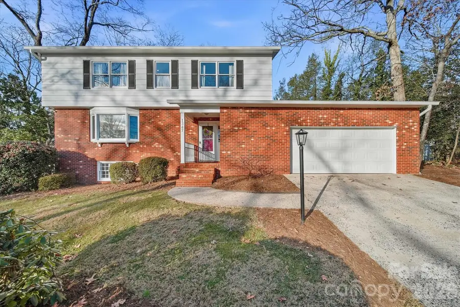 1347 10th Street Drive Nw, Hickory, NC 28601 - Image #2
