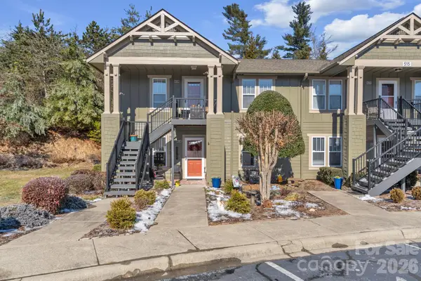 1501 Deermouse Way, Hendersonville, NC 28792