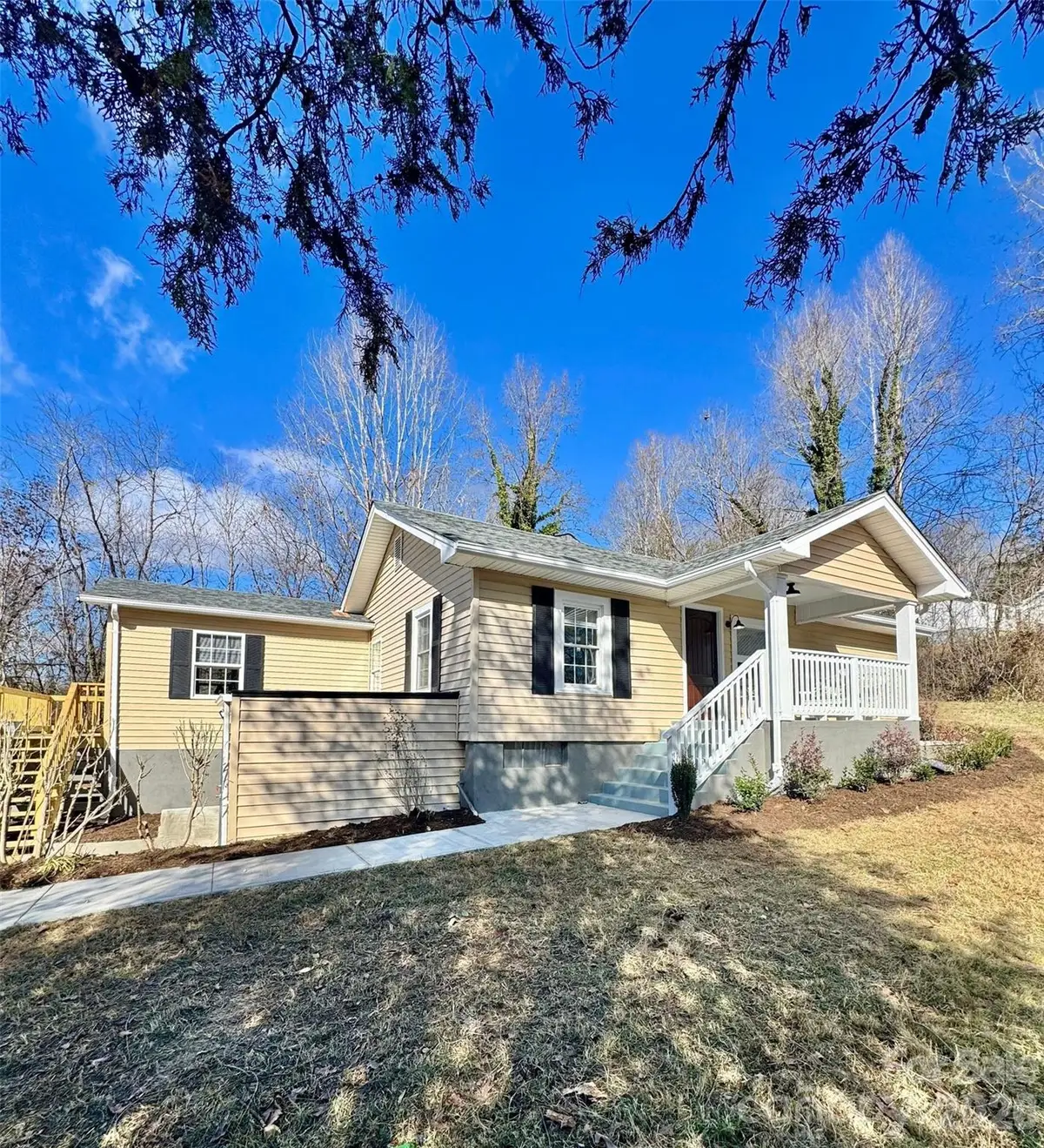 1240 Piedmont Drive Nw, Lenoir, NC 28645 - Image #1