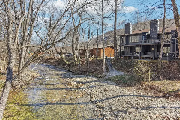 129 Riverside Villa Drive, Maggie Valley, NC 28751