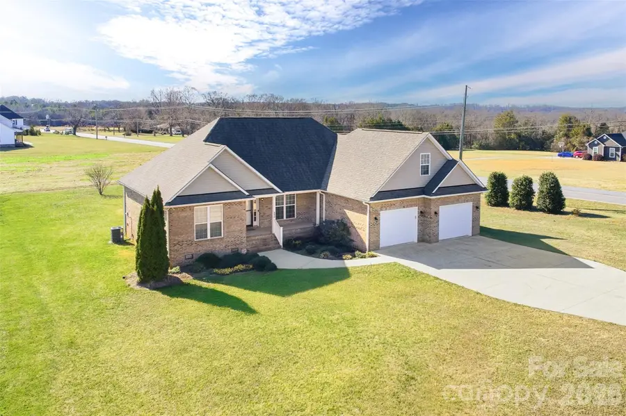 884 Clear Creek Circle, Lincolnton, NC 28092 - Image #2