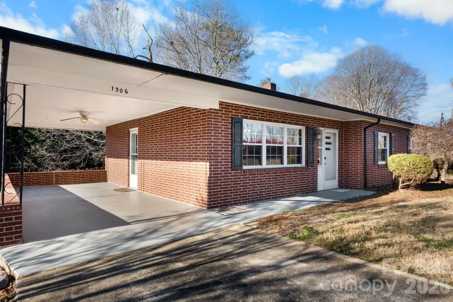 1306 Delwood Drive Sw, Lenoir, NC 28645 - Image #3