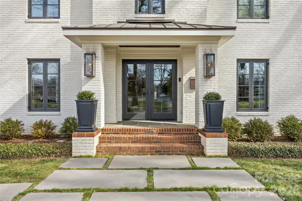 1935 Queens Road W, Charlotte, NC 28207