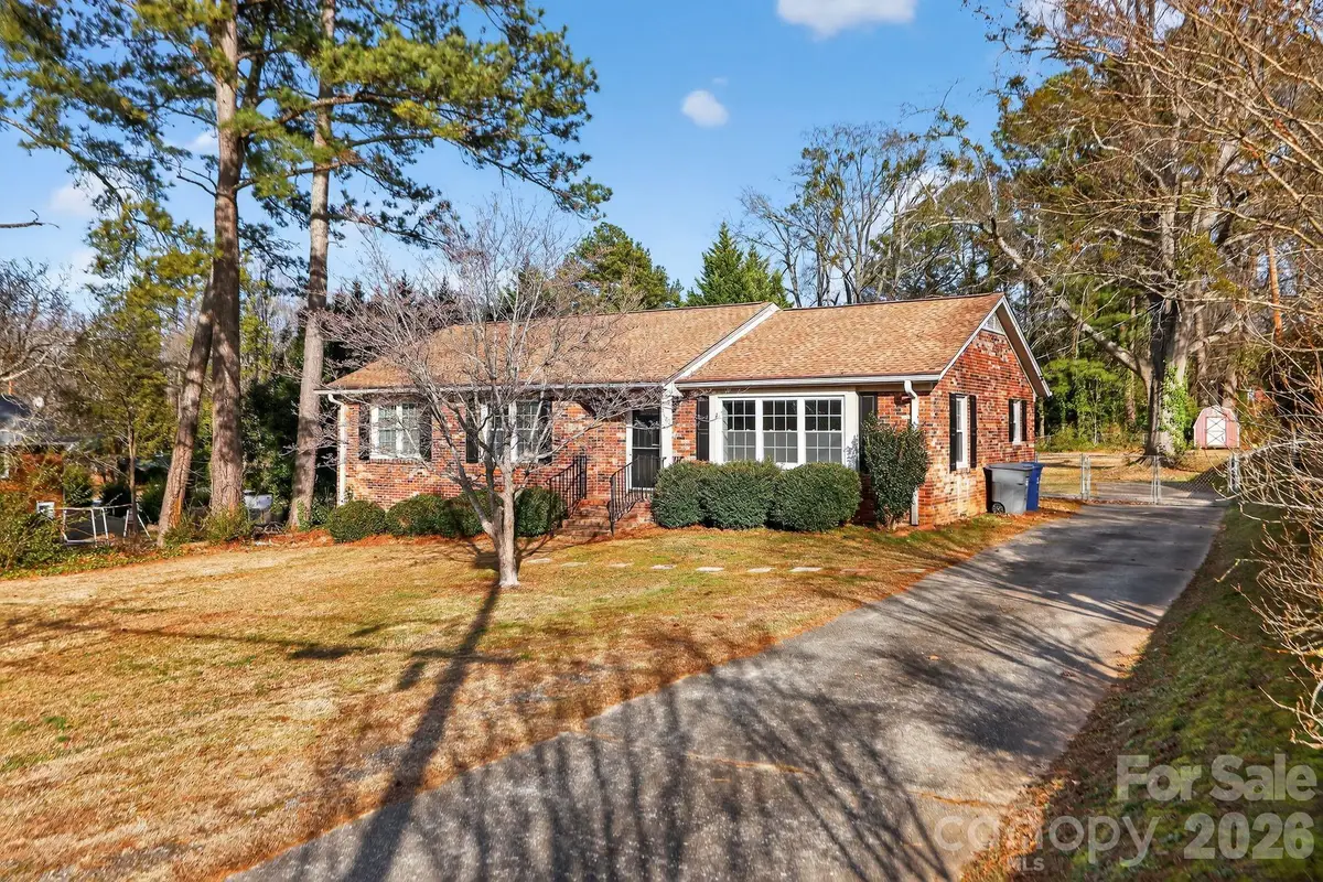 212 N Pine Lake Drive, Spartanburg, SC 29301 - Image #1
