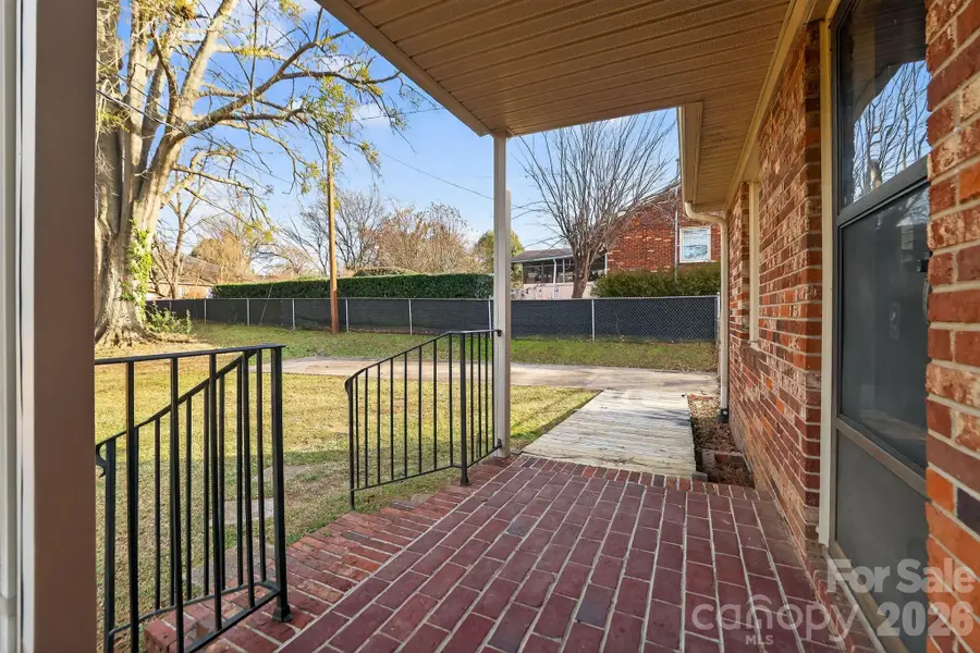 212 N Pine Lake Drive, Spartanburg, SC 29301 - Image #2