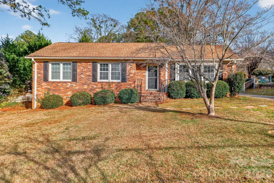 212 N Pine Lake Drive, Spartanburg, SC 29301 - Image #3