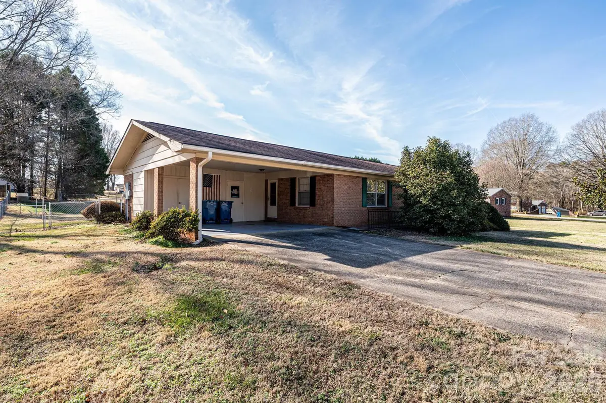 2347 Plainfield Drive, Conover, NC 28613 - Image #1