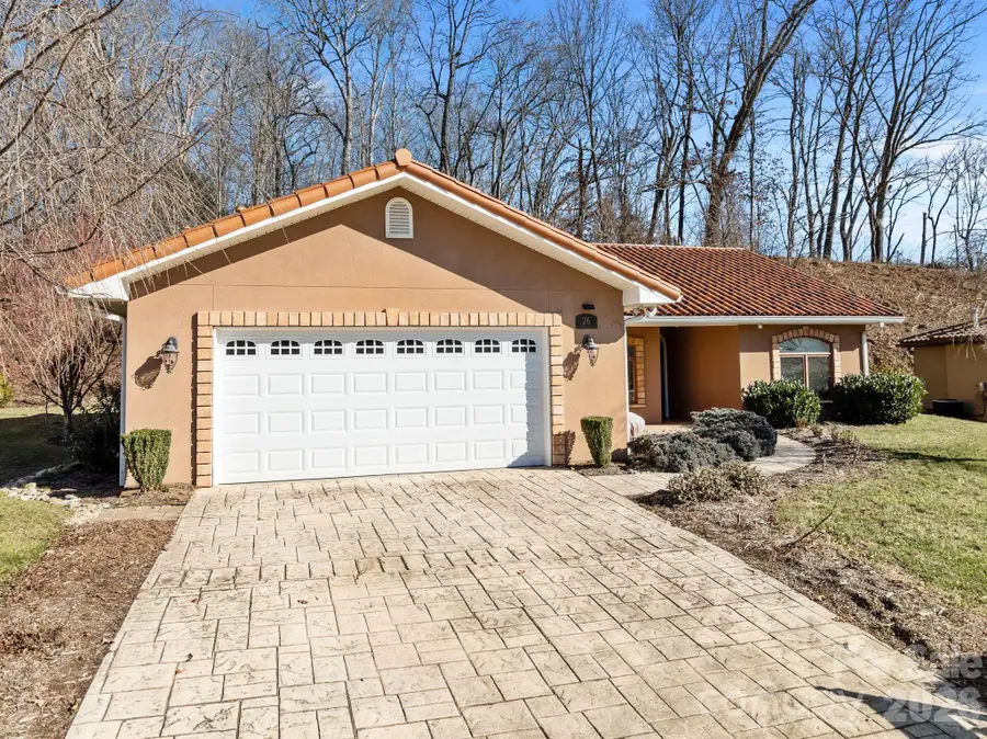 26 Ocaso Drive, Asheville, NC 28806 - Image #2