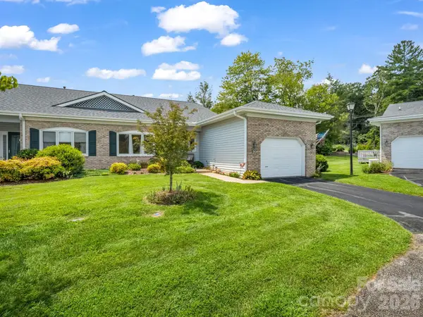 20 Country Meadows Lane, Hendersonville, NC 28792