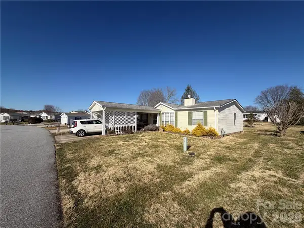 261 White Ash Circle, Hendersonville, NC 28739