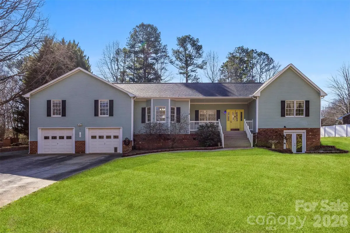 601 Elmwood Circle, Dallas, NC 28034 - Image #1