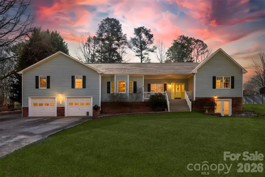 601 Elmwood Circle, Dallas, NC 28034 - Image #2