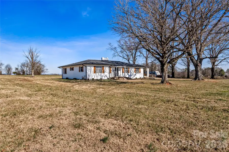 2432 Holcomb Road, Yadkinville, NC 27055 - Image #3