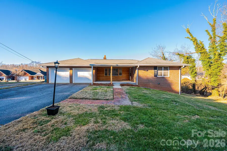 620 Diamondhead Drive Ne, Lenoir, NC 28645 - Image #2