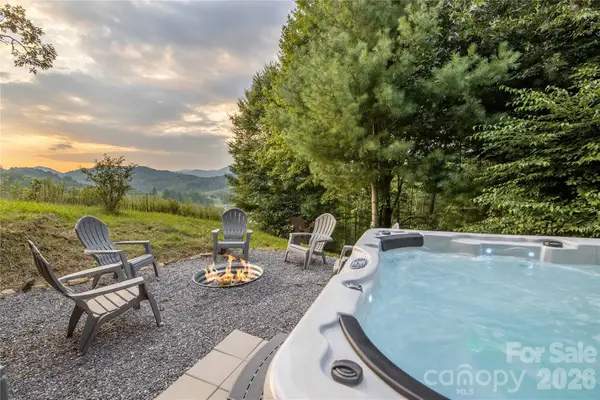 348 Dandelion Lane, Burnsville, NC 28714