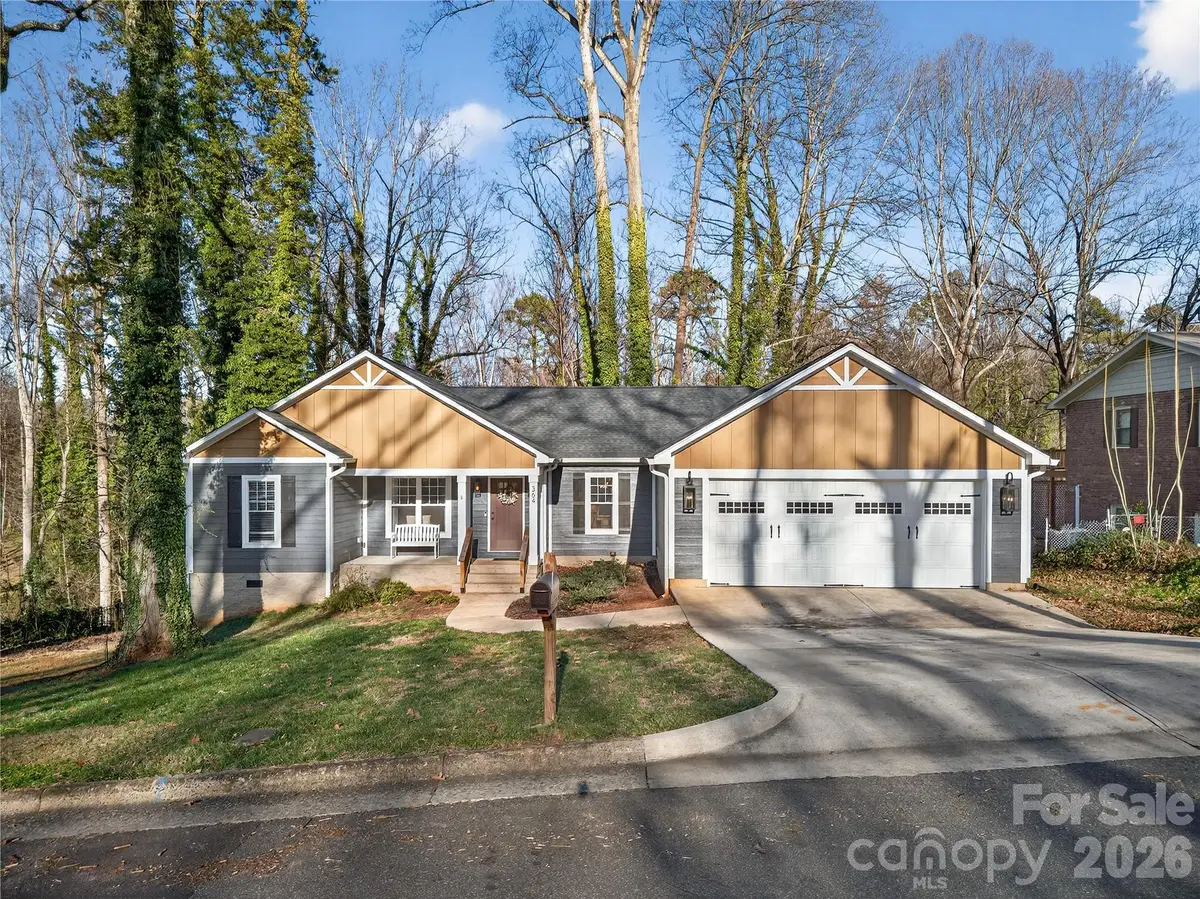 364 N Oakwood Drive, Statesville, NC 28677 - Image #1