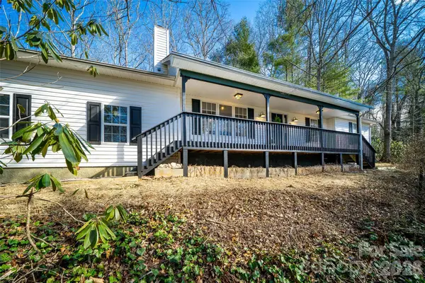 11 Twin Lakes Drive, Fletcher, NC 28732