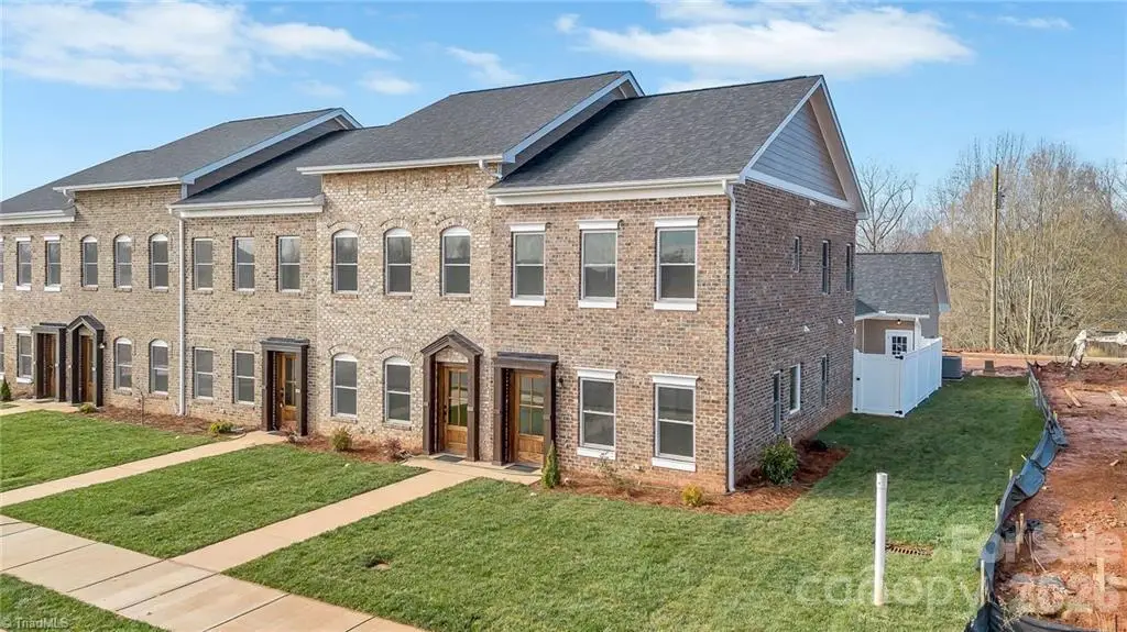 2115 24th Street Lane Se, Hickory, NC 28602 - Image #1