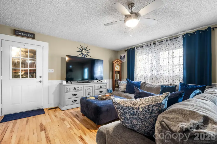 836 7th Avenue Sw, Hickory, NC 28602 - Image #3