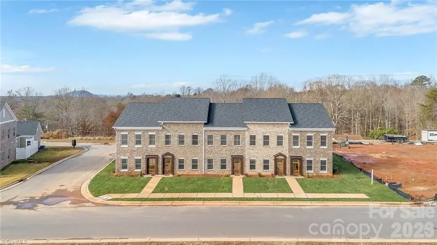 2117 24th Street Lane Se, Hickory, NC 28602 - Image #2