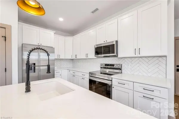 2111 24th Street Lane Se, Hickory, NC 28602