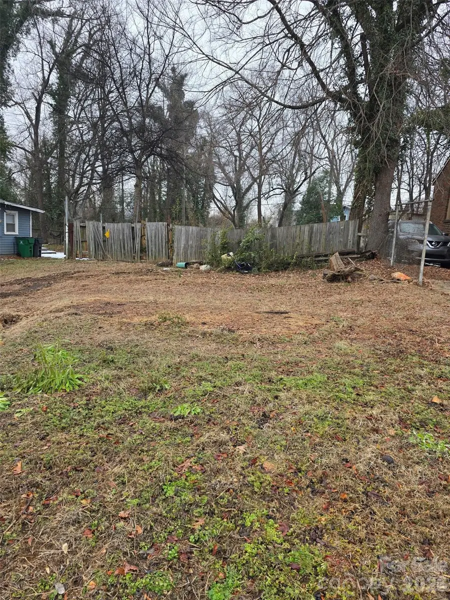 320 Woodvale Place, Charlotte, NC 28208 - Image #2