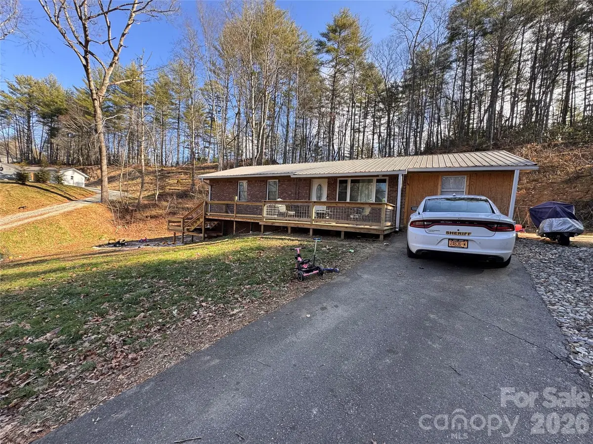 551 W Fort Hill Road, Robbinsville, NC 28771 - #1