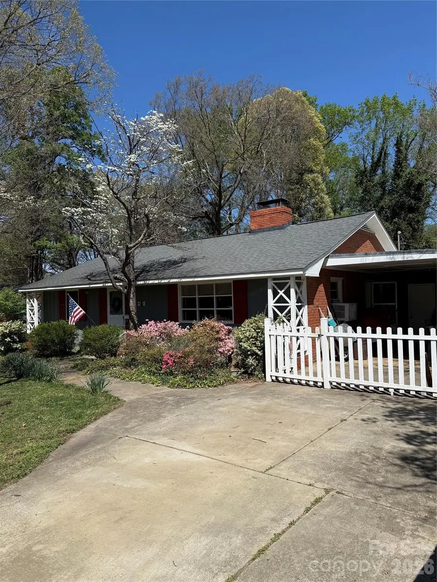 3218 Driftwood Drive, Charlotte, NC 28205 - #3