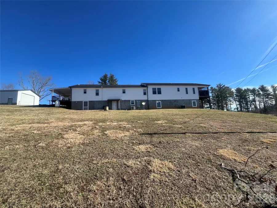1086 Carters Ridge Road, Spruce Pine, NC 28777 - Image #2