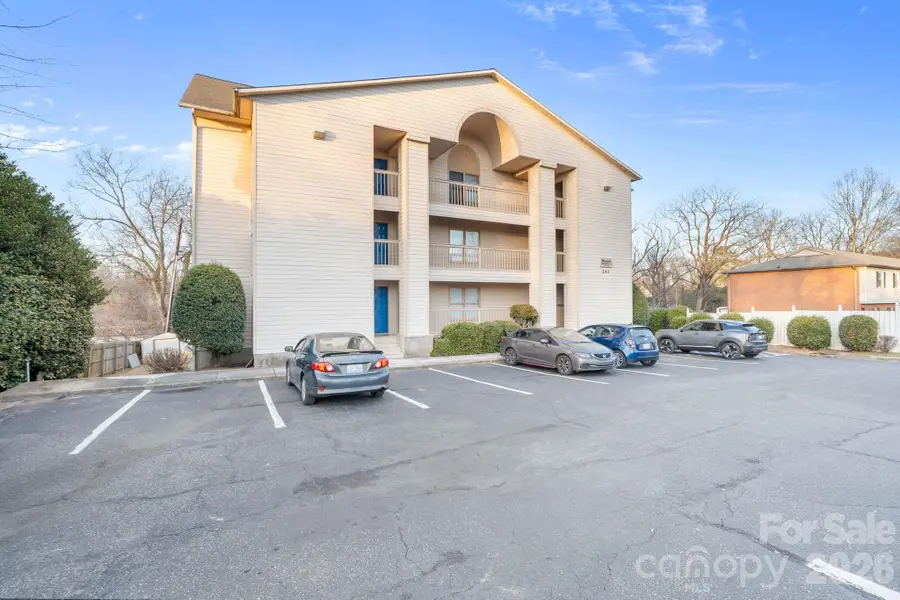 241 16th Avenue Ne, Hickory, NC 28601 - Image #2